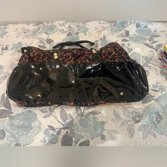 Extreamly Rare HTF Betsey Johnson Black and colorful floral skull studded duffle - Picture 14 of 14